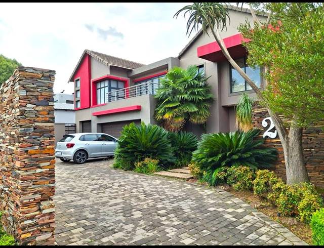 6 BEDROOM HOUSE FOR SALE IN MIDSTREAM ESTATE